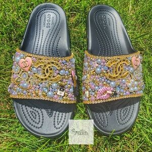 🏮SOLD🏮 BRAND NEW Signature 'StellaRose' Croc Slides